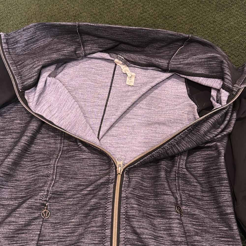 Lululemon Athletica DAILY YOGA JACKET 10 BLACK SLUB DENIM EUC host pick - Picture 15 of 15
